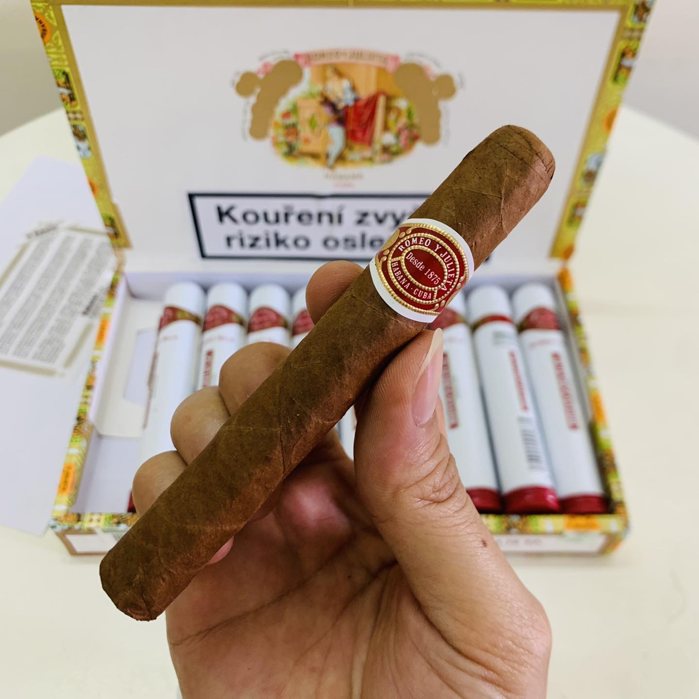 Xi-Ga-Romeo-Y-Julieta-Romeo-No.3-Tubos-Hop-10-Dieu.20